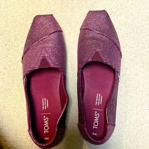 Sparkling burgundy Toms